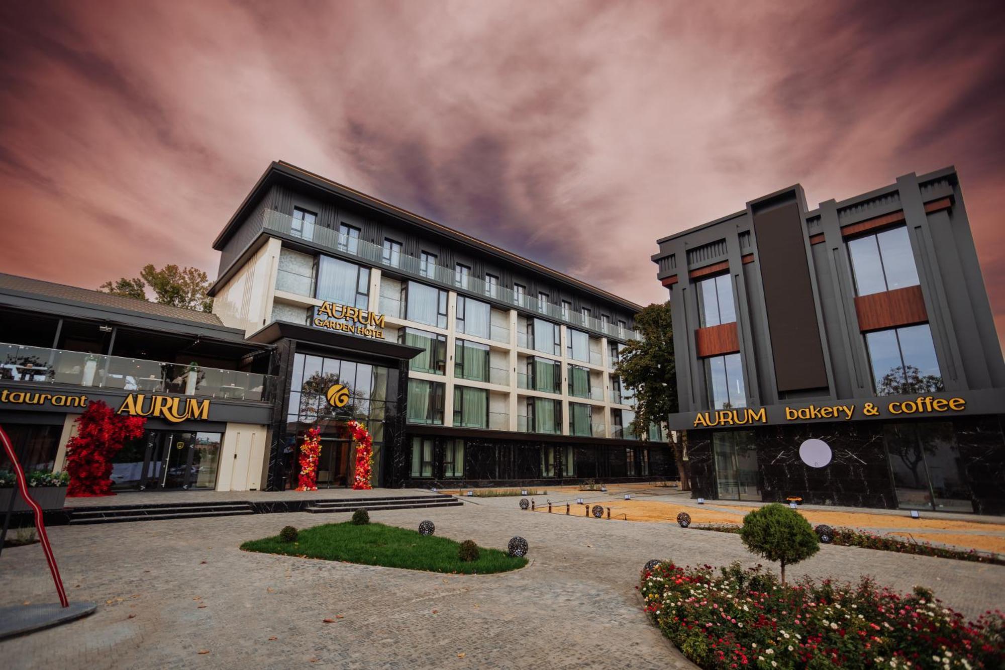Aurum Garden Hotel Simkent Kültér fotó